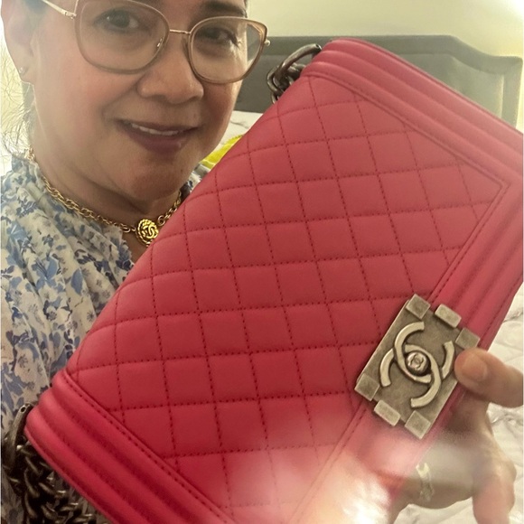 Chanel Le boy bag in nice pink color and gun metal hardware. - Picture 2 of 15